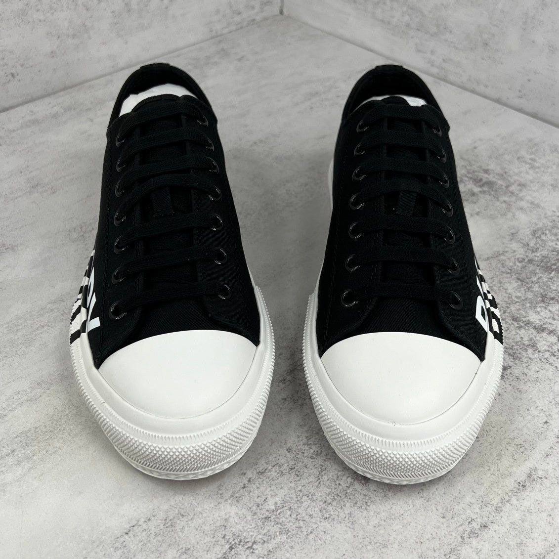 Burberry Larkhall "Black-White"