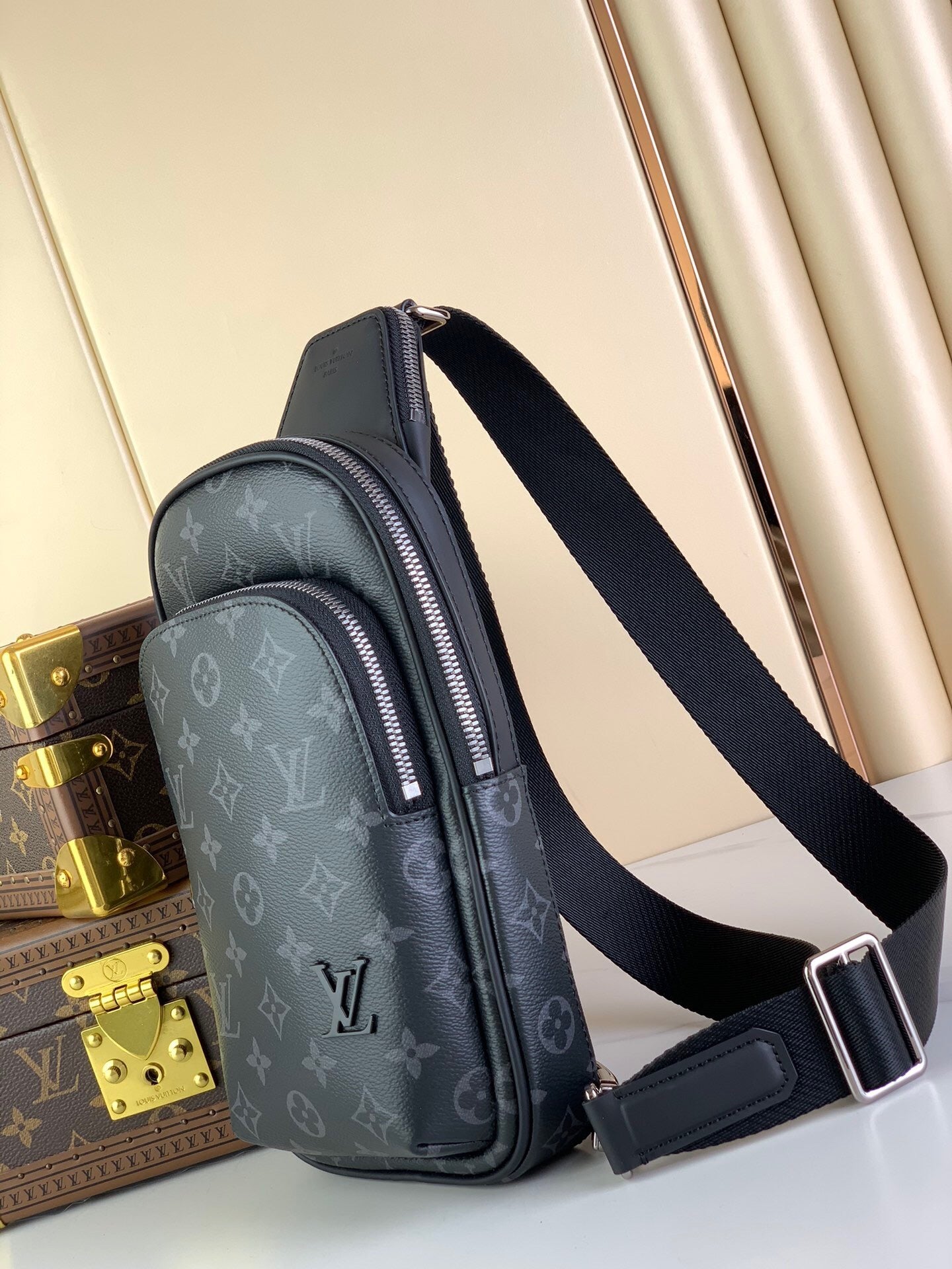 Louis Vuitton Avenue Slingbag