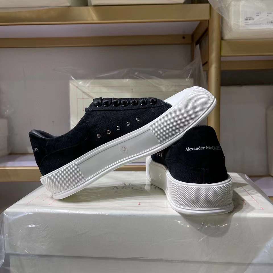 Alexander McQueen Deck Skate Plimsoll "Black-White"