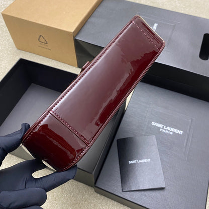 Saint Laurent le 5 à 7 Bag in Patent Leather