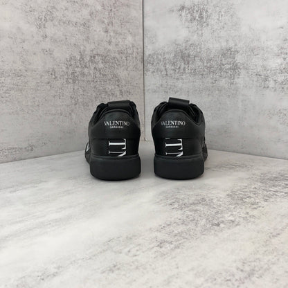 Valentino Garavani VL7N "Black"