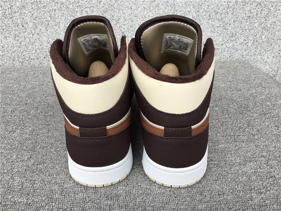Air Jordan 1 Mid SE "Brown Basalt Fleece"