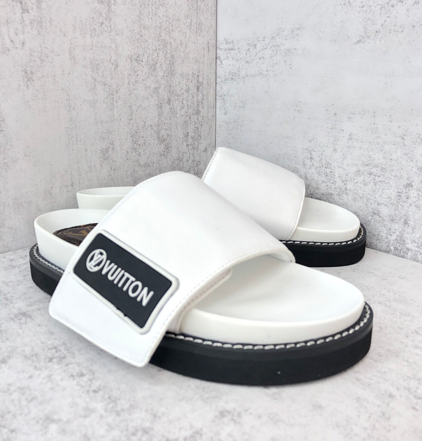 Louis Vuitton Slides "White-Black"