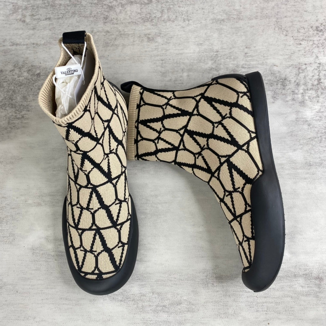 Valentino Garavani Cityshore "Beige-Black Monogram"