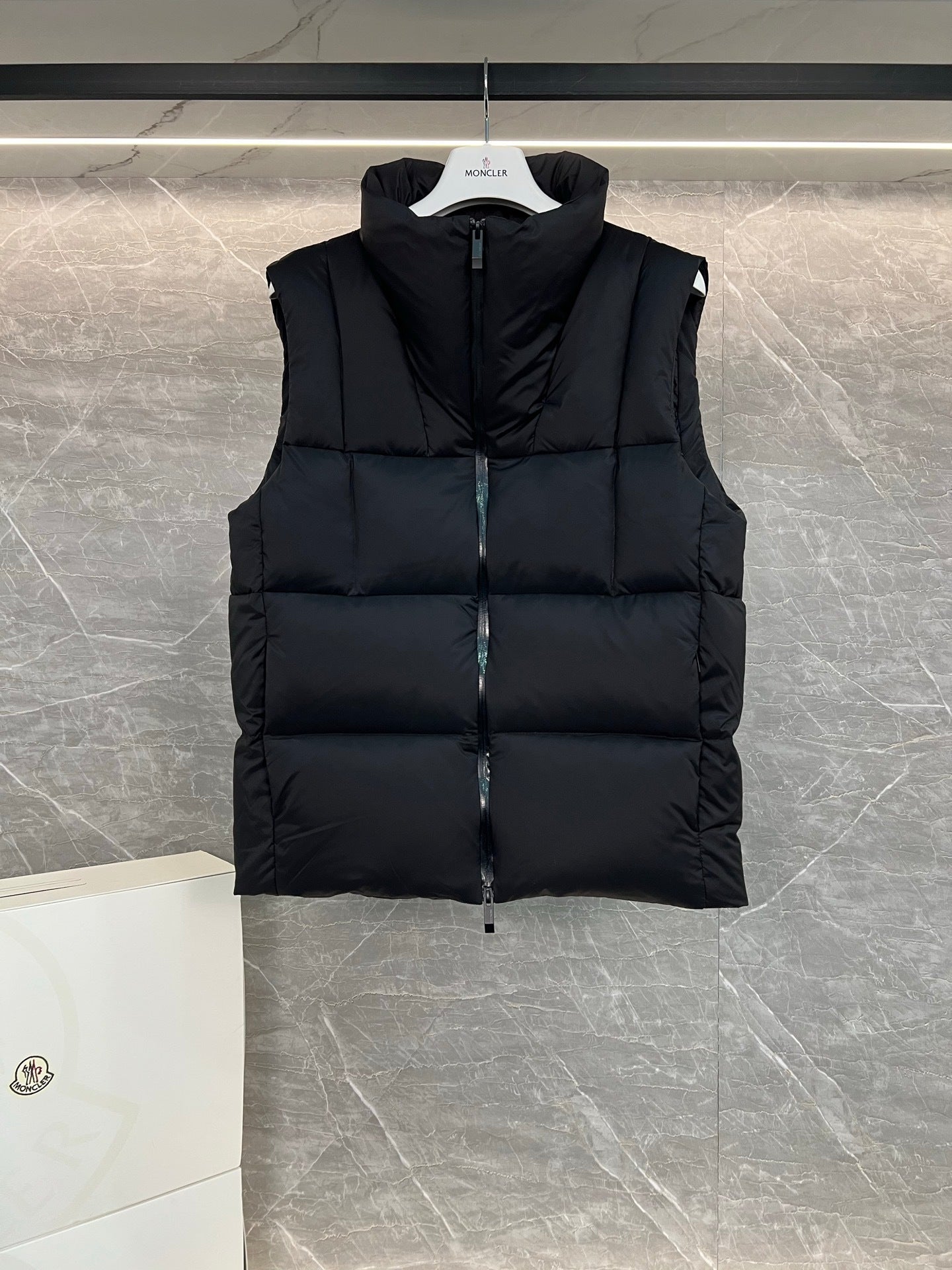 Moncler Janze Geometric-Quilted Down Vest "Black"