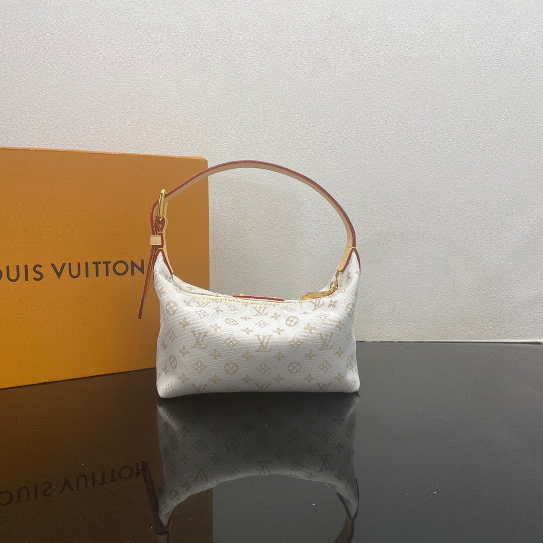 Louis Vuitton Hills Pochette