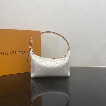 Louis Vuitton Hills Pochette