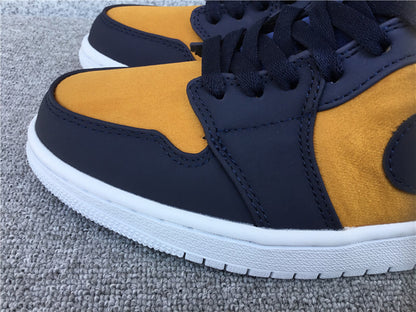 Air Jordan 1 Mid SE "Stain Gold"