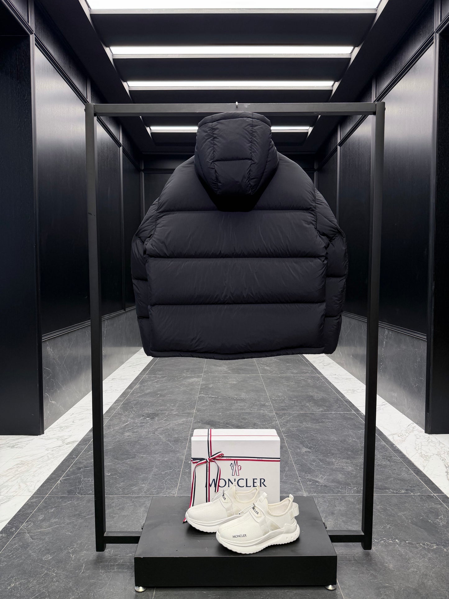 Moncler Meriera Hooded Short Down Jacket "Black"