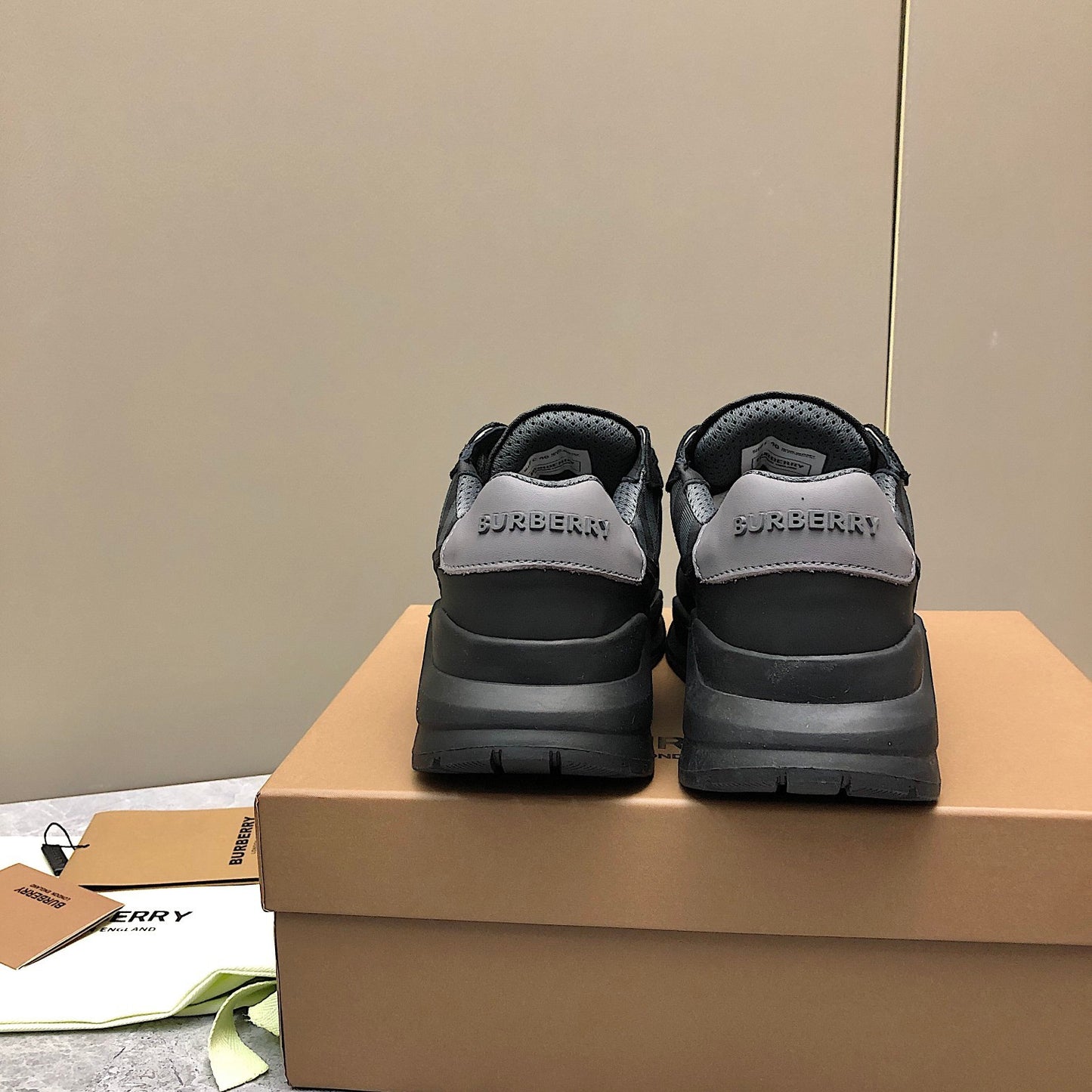 Burberry Ramsey "Black-Grey"