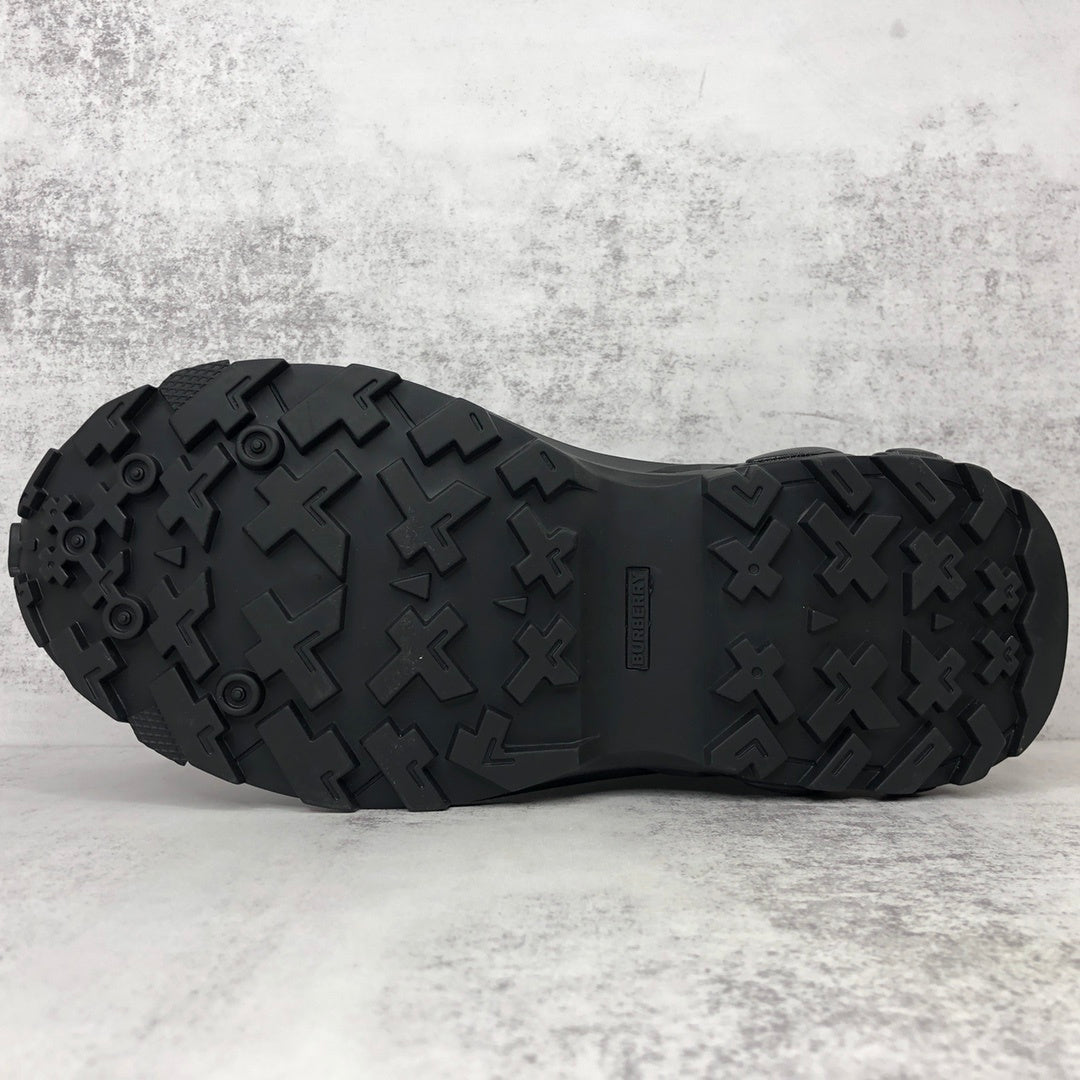 Burberry Arthur "Black-Grey Monogram"