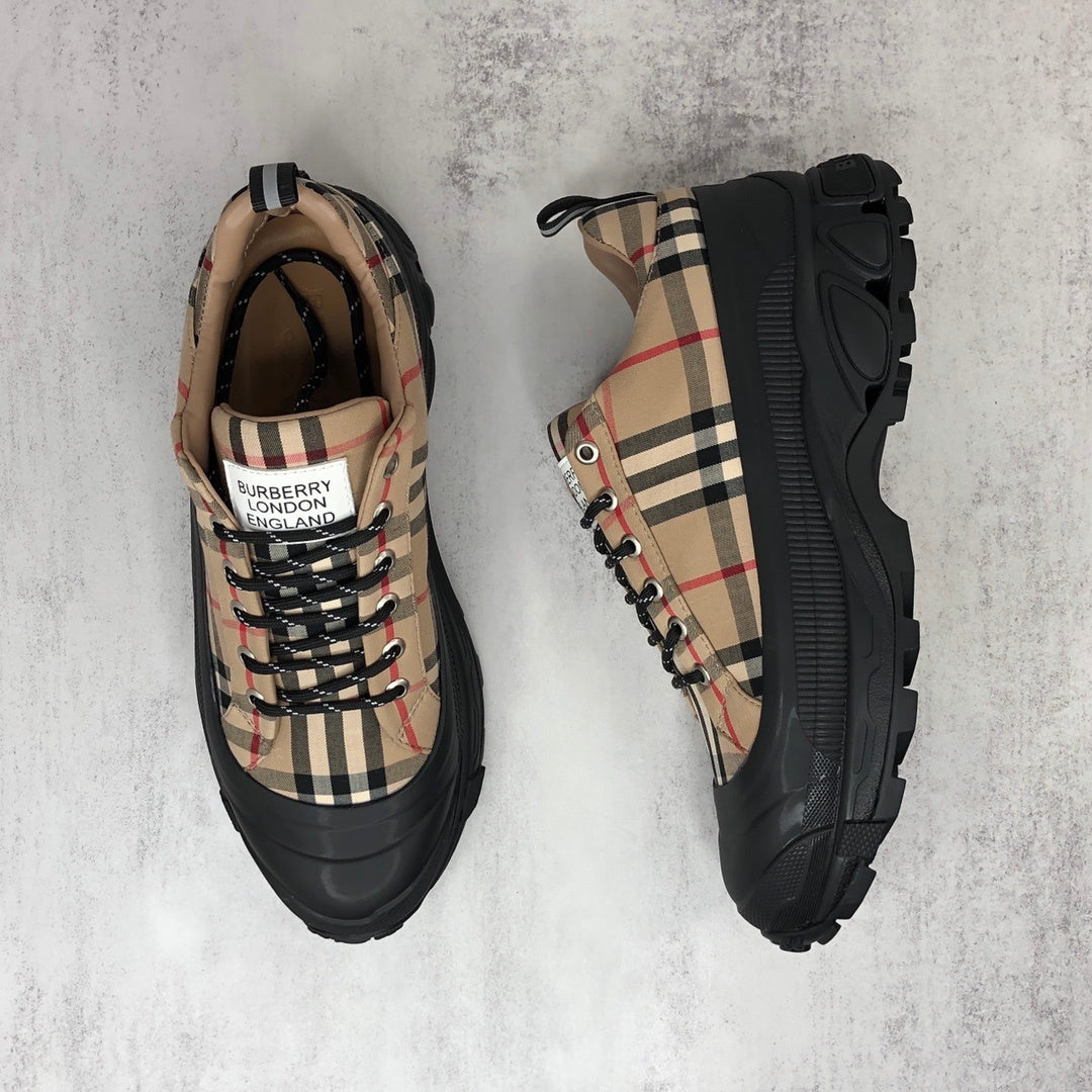 Burberry Arthur "Beige"