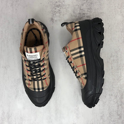 Burberry Arthur "Beige"