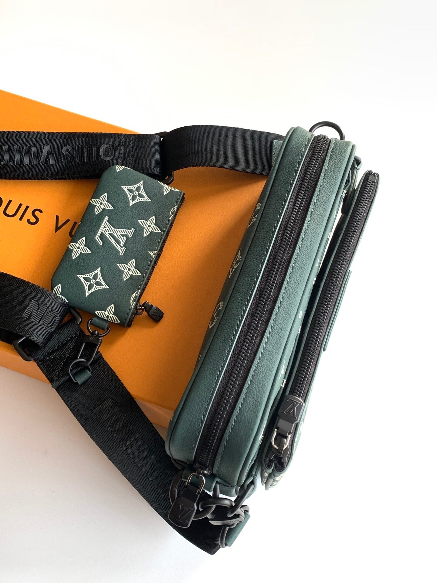 Louis Vuitton Trio Messenger