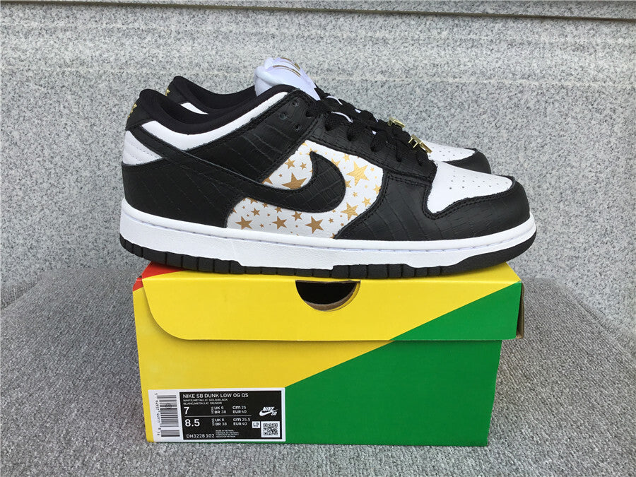 Supreme x Nike SB Dunk Low "Black Stars"