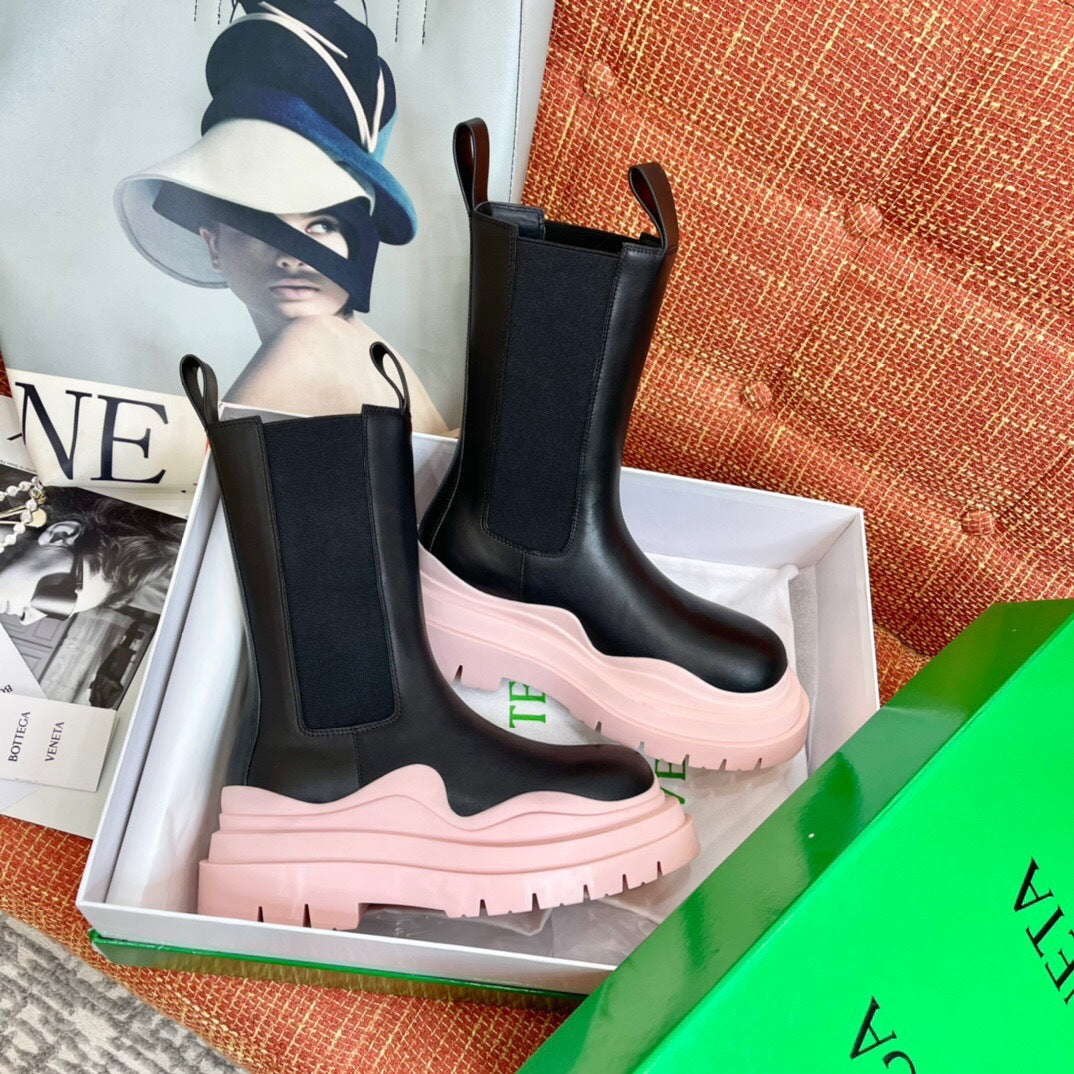 Bottega Veneta Tire Chelsea Boots "Black-Pink"