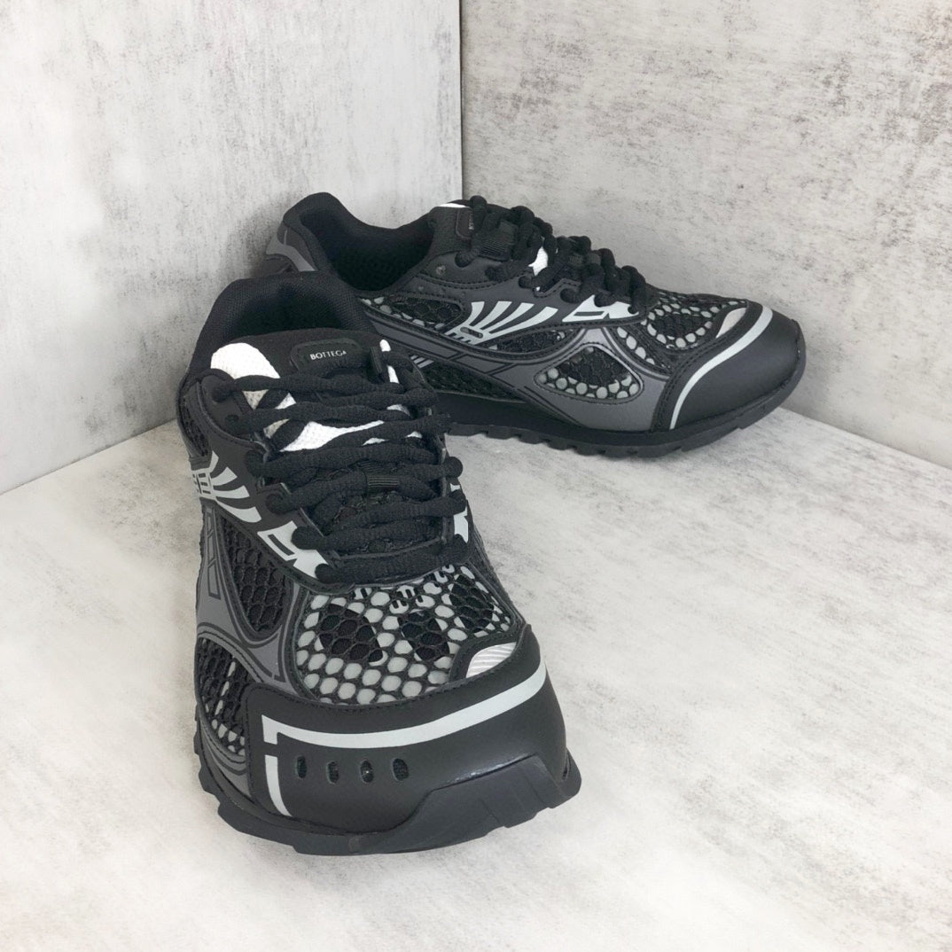 Bottega Veneta Orbit "Black"