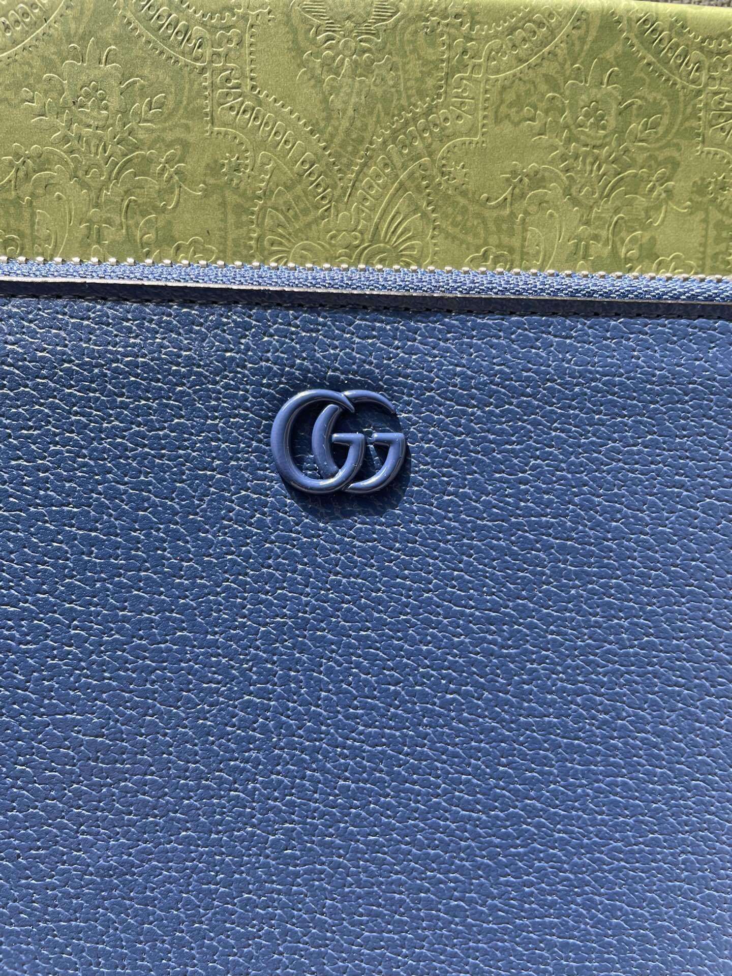 Gucci Leather GG Marmont Pouch