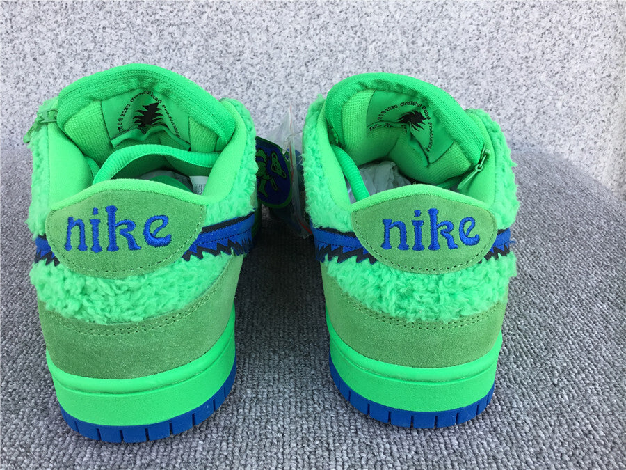 Grateful Dead x Nike SB Dunk Low "Green Bear"
