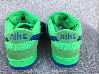 Grateful Dead x Nike SB Dunk Low "Green Bear"