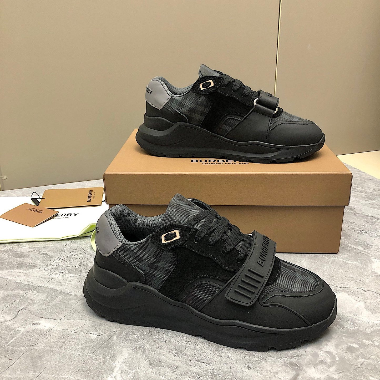 Burberry Ramsey "Black-Grey"