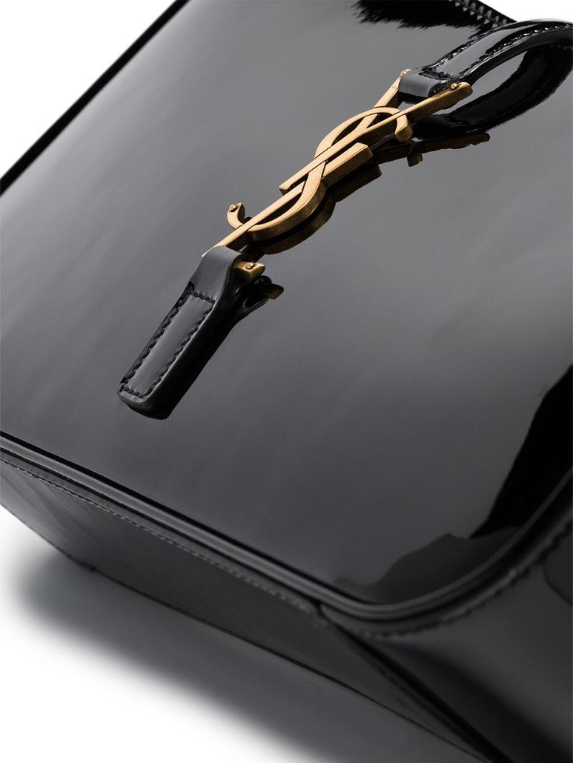 Saint Laurent le 5 à 7 Bag in Patent Leather