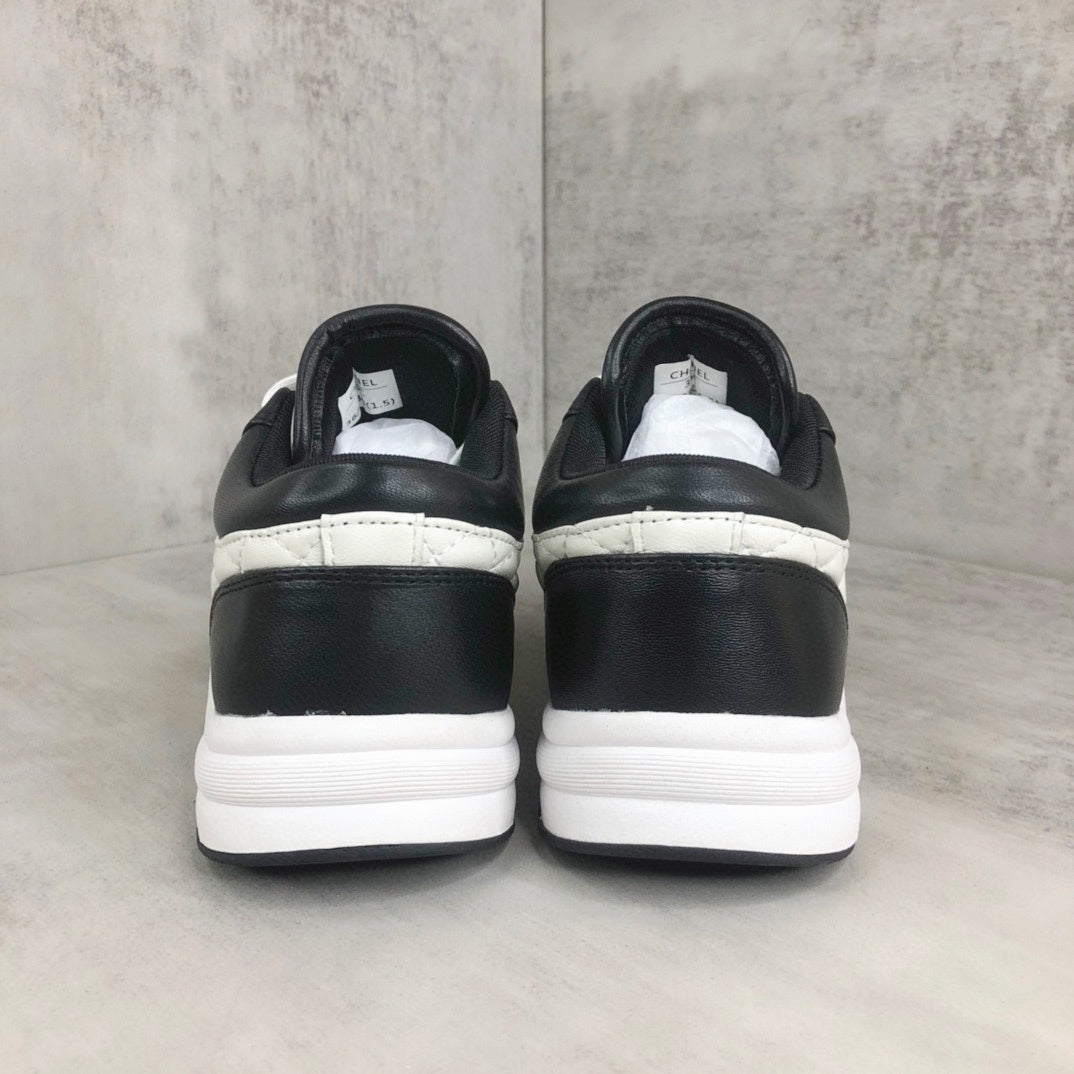 Chanel Interlocking CC "Black-White"