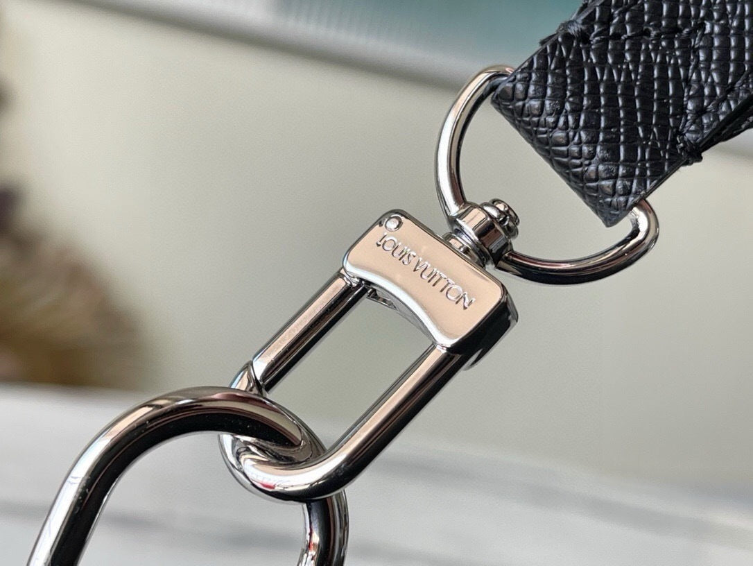 Louis Vuitton Avenue Slingbag