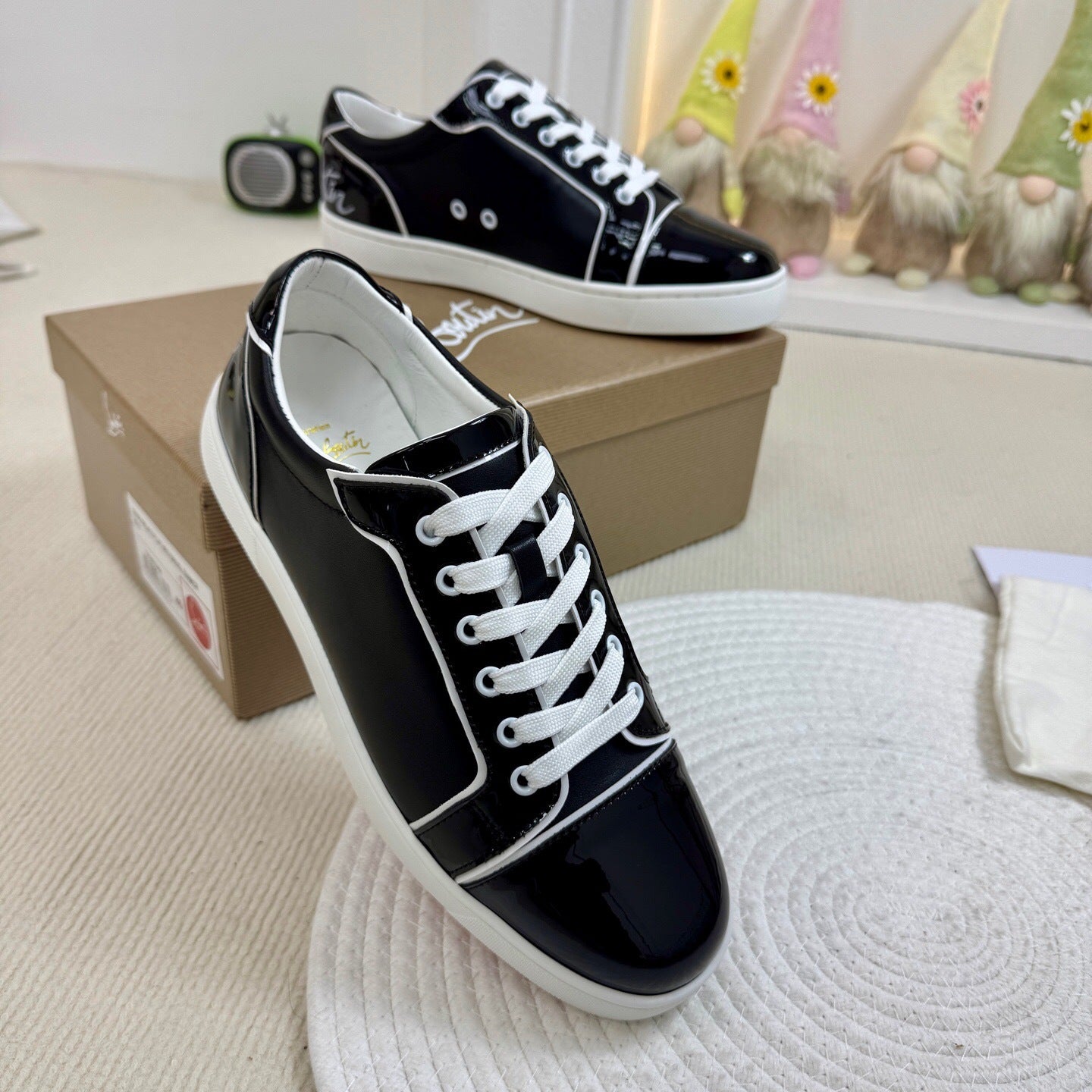 Christian Loubotuin Fun Viera Flat "Black-White"