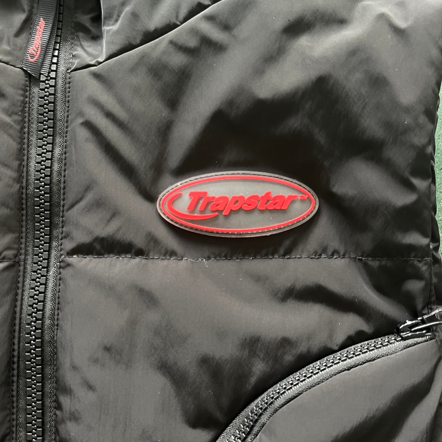 Trapstar Hyperdrive Down Vest "Black-Red"