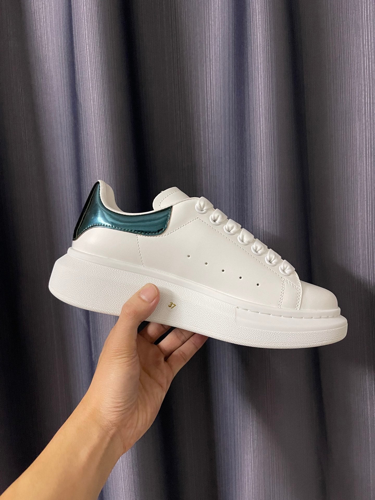 Alexander McQueen Oversized "White-Emerald"