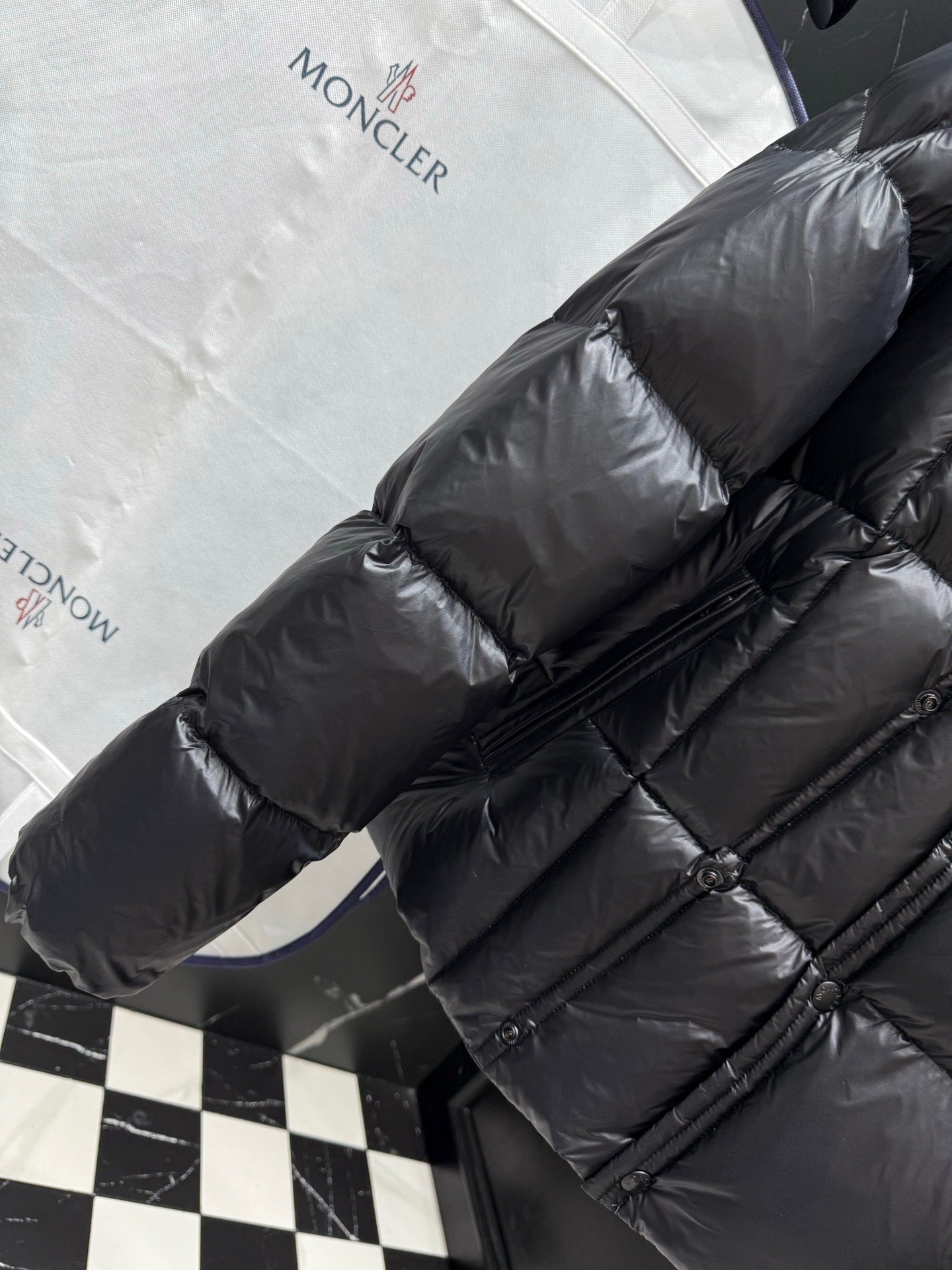 Moncler Serfanto Hooded Short Down Jacket "Black"