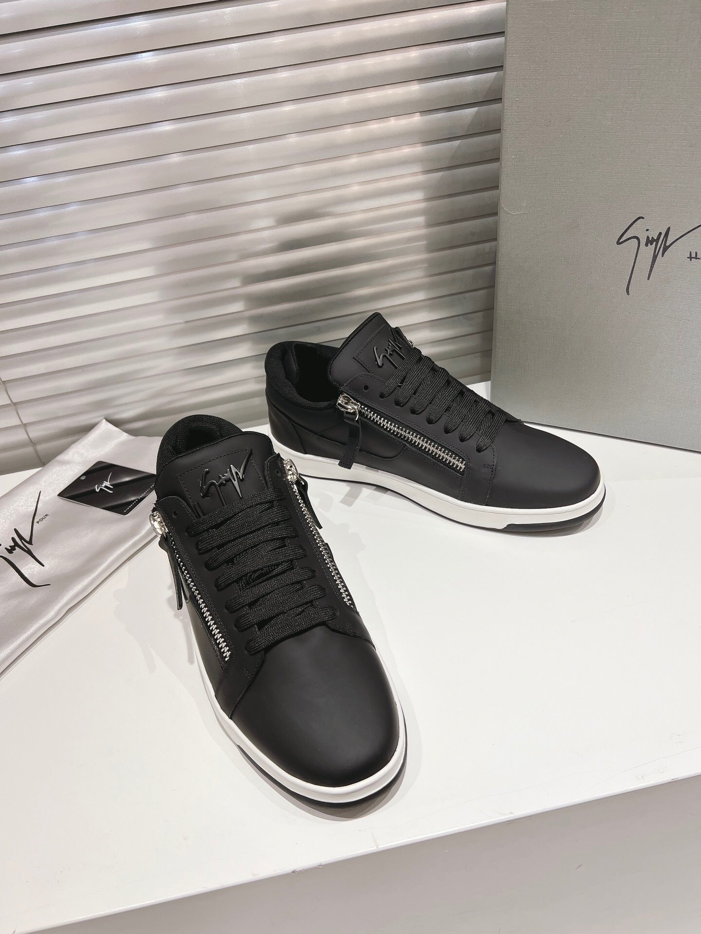 Giuseppe Zanotti GZ94 "Black"