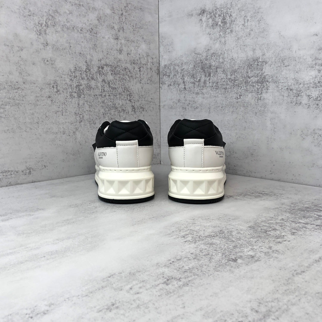 Valentino Garavani One Stud "White-Black"