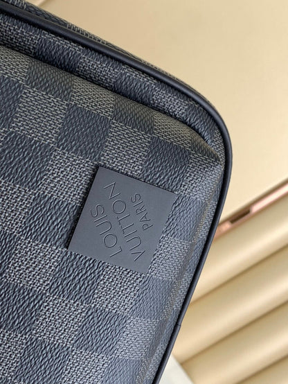 Louis Vuitton Avenue Slingbag