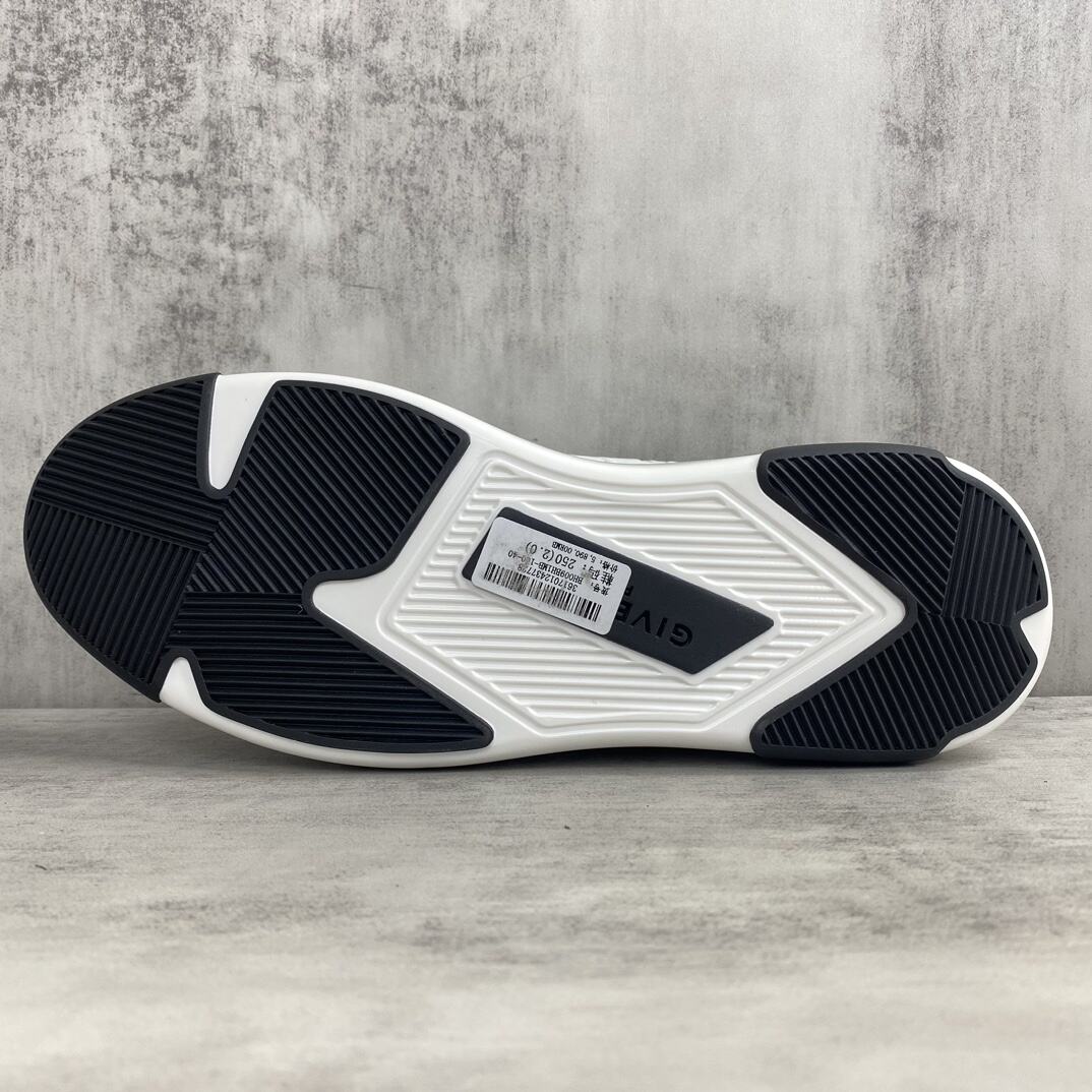 Givenchy Low-Top "Black-White Print"