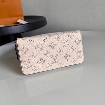 Louis Vuitton Zippy Wallet "Mahina Leather"