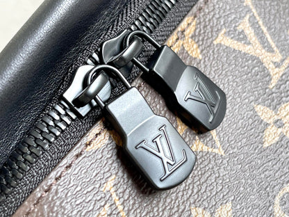Louis Vuitton Discovery Bumbag PM
