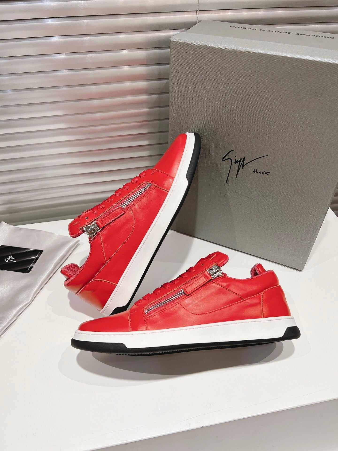 Giuseppe Zanotti GZ94 "Red"