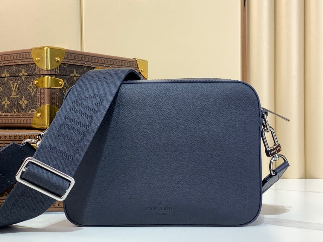 Louis Vuitton Fastline Messenger