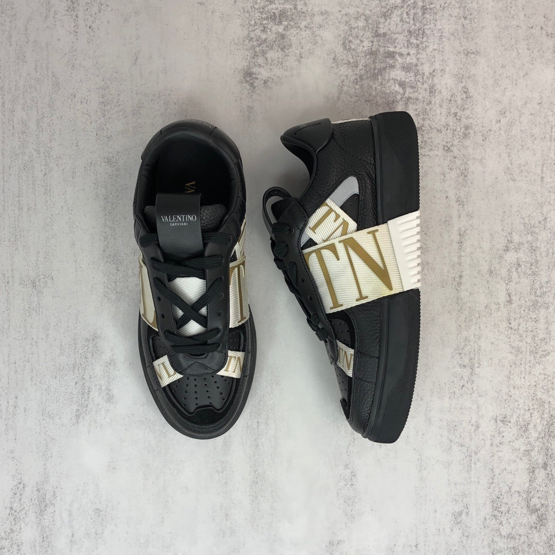 Valentino Garavani VL7N "Black-Beige"