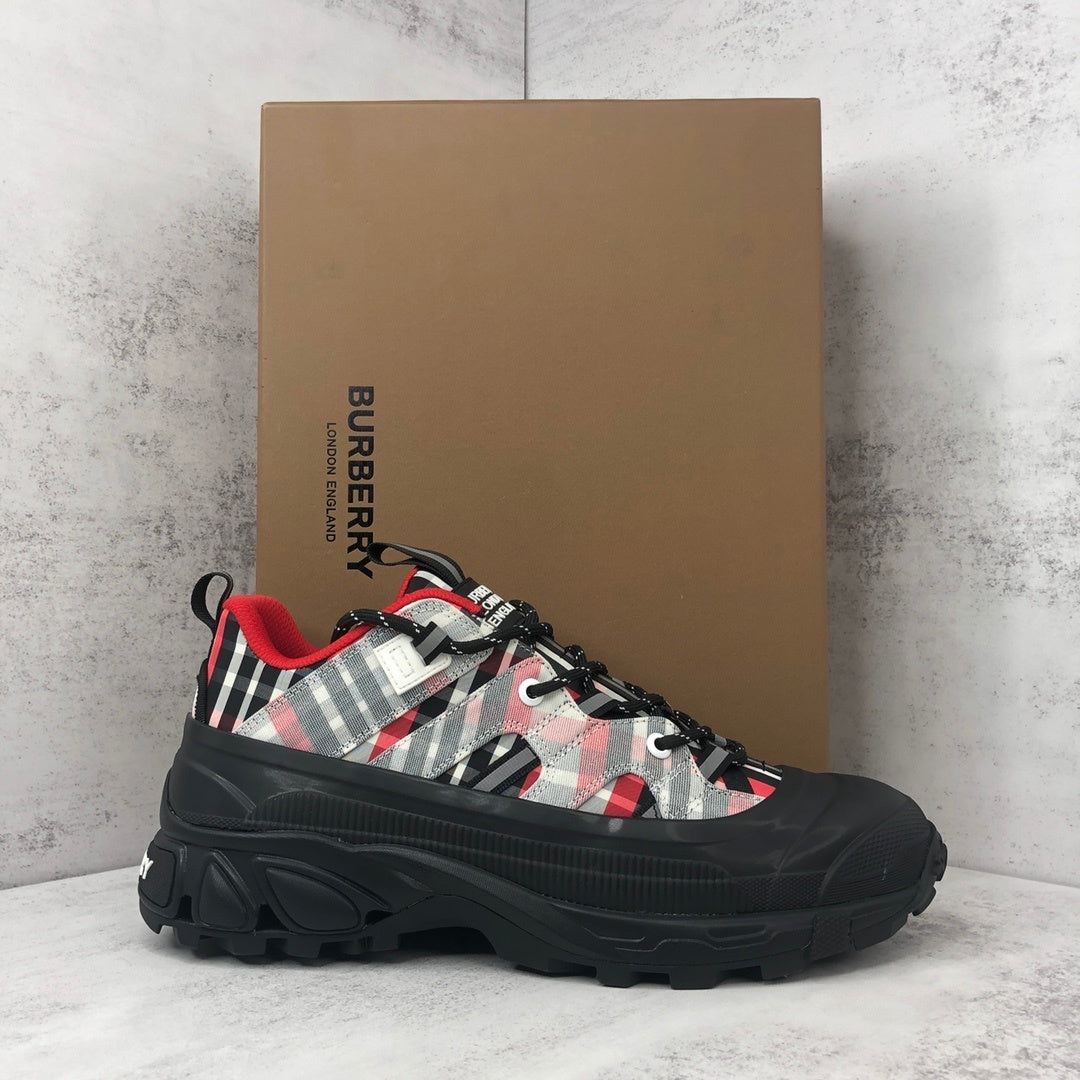 Burberry Arthur "Black-Red-White"