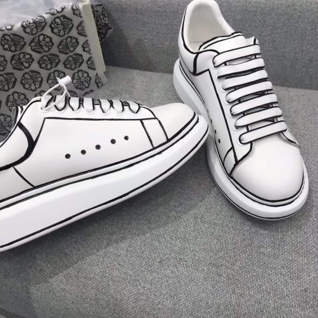 Alexander McQueen Oversized "White-Black Outline"