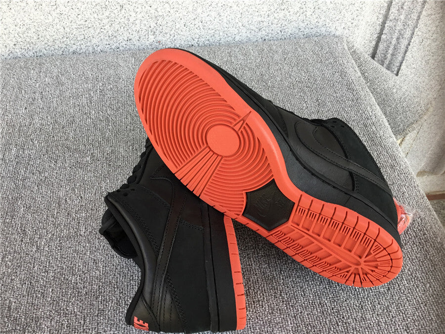 Nike SB Dunk Low TRD QS "Black Pigeon"
