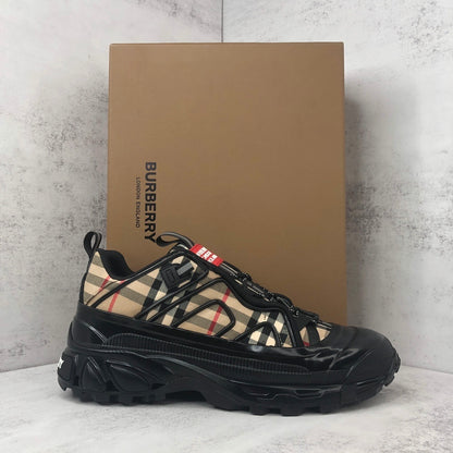 Burberry Arthur "Black-Vintage"