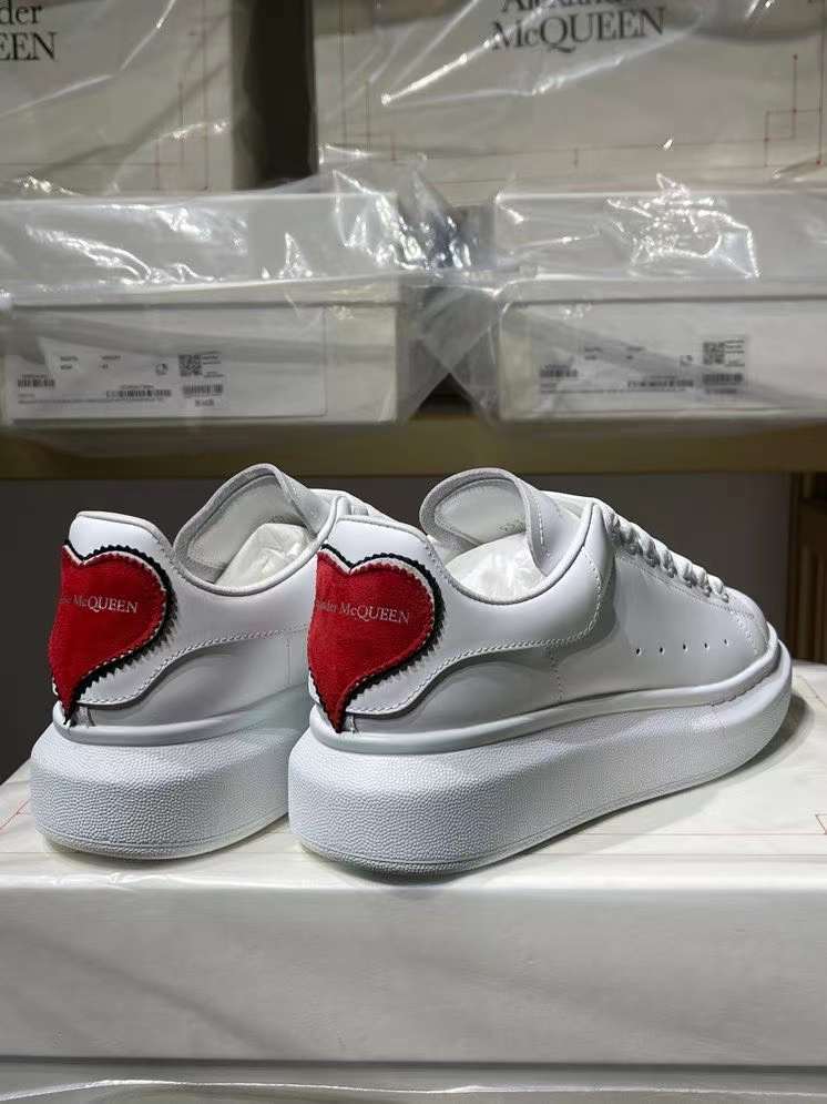 Alexander McQueen Oversized "White-Heart"