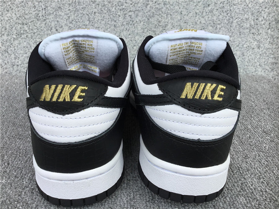 Supreme x Nike SB Dunk Low "Black Stars"