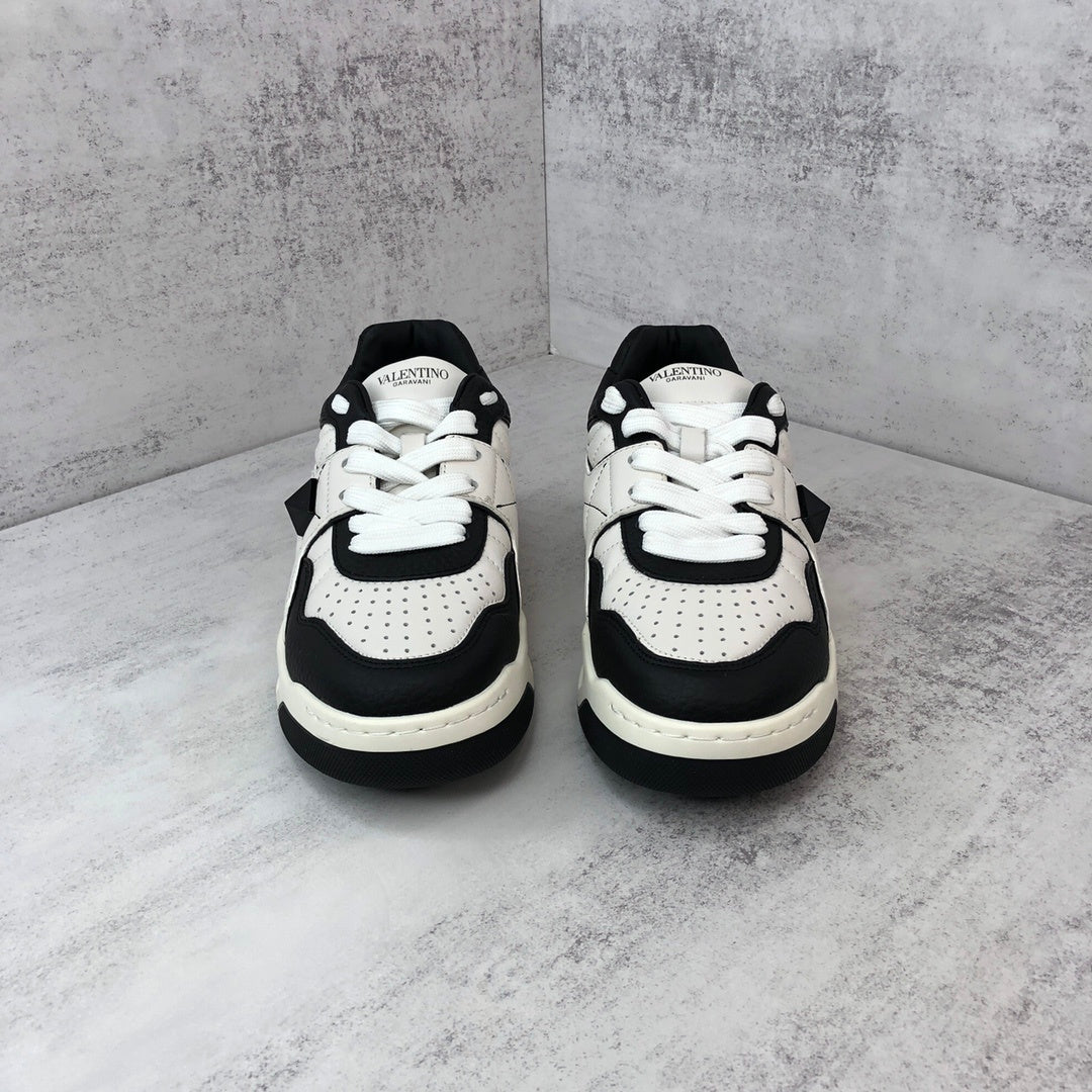 Valentino Garavani One Stud "White-Black"