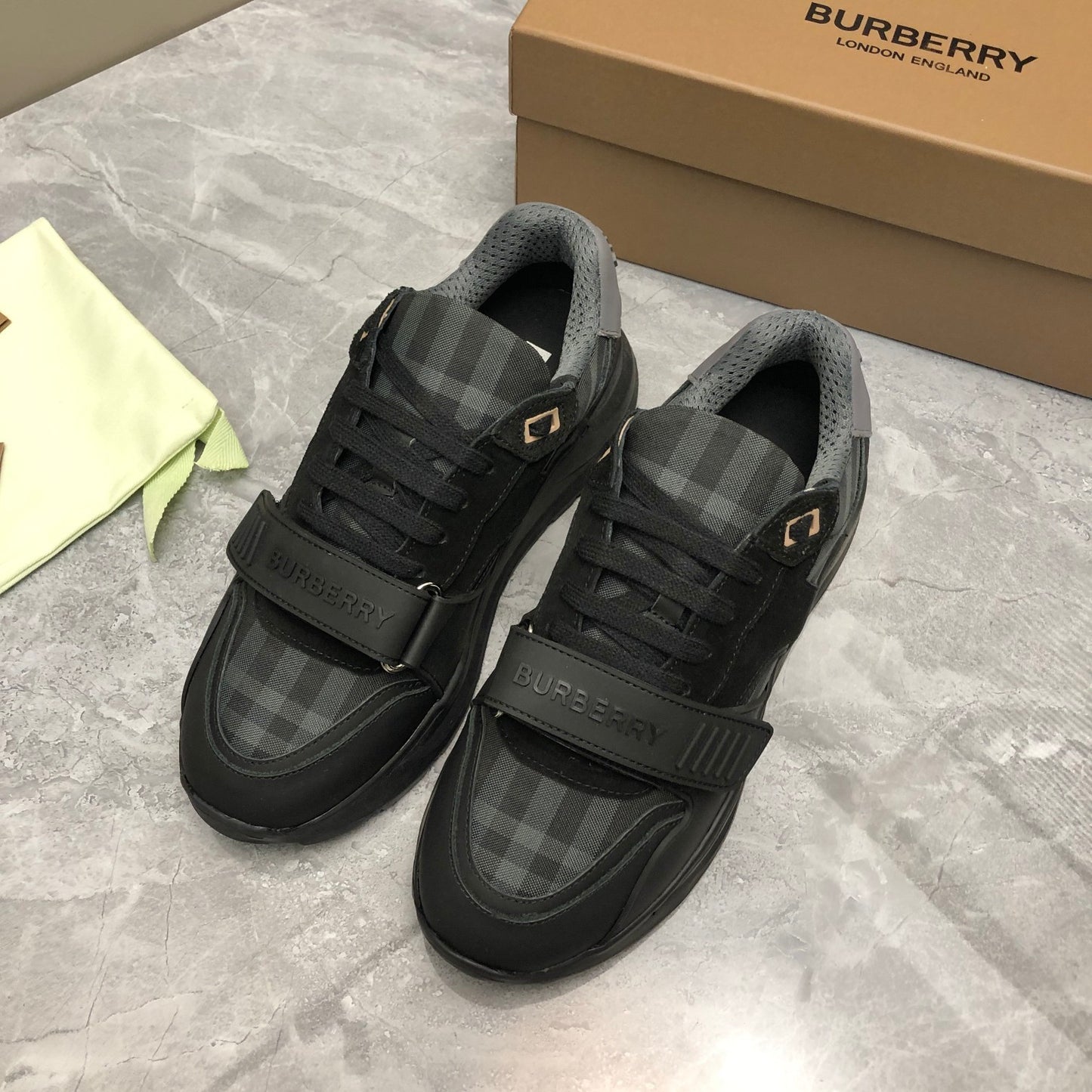 Burberry Ramsey "Black-Grey"