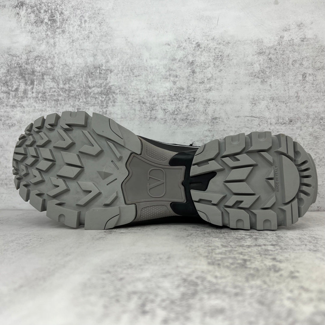 Valentino Garavani Climbers "Black"